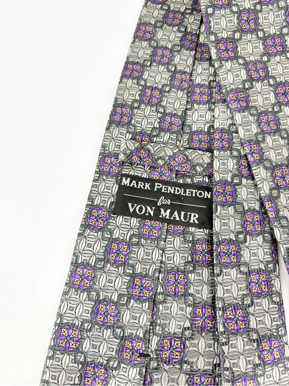 Mark Pendleton Italy Von Maur Purple Grey Polka Dot Hand Made Silk Mens Neck Tie